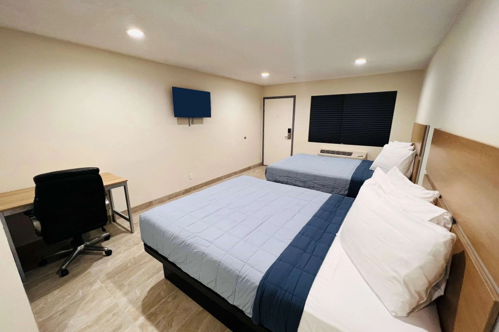 Super 8 by Wyndham Bakersfield CA Near Airport