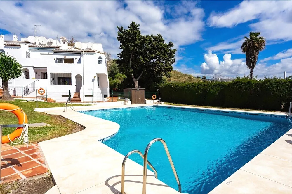 Stunning 2BR Apartment near the Beach Ref 54