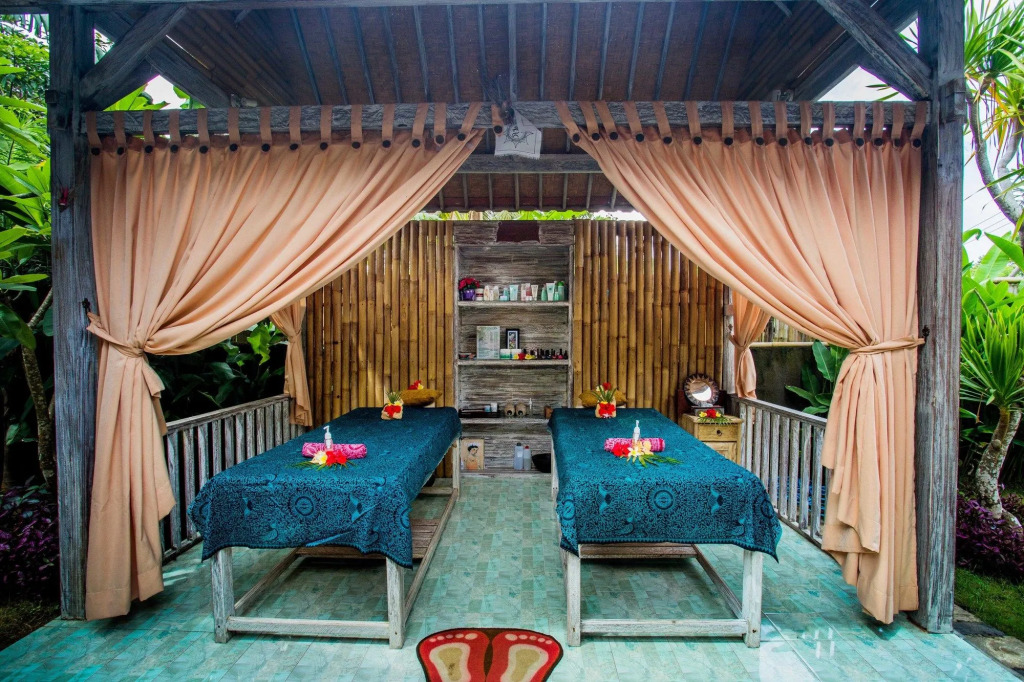 The Syron Huts Lembongan