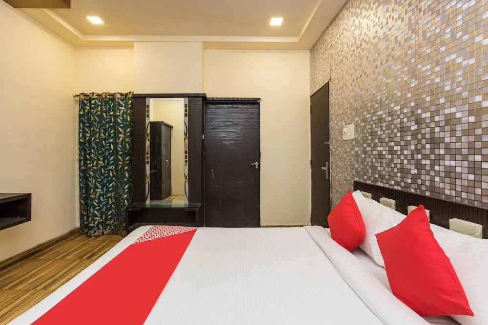 OYO 23471 Hotel Hilton Tower