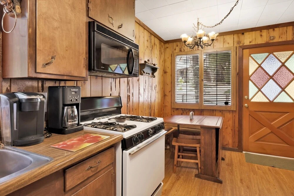 2140-shepherds Cabin 2 Bedroom Home by Redawning