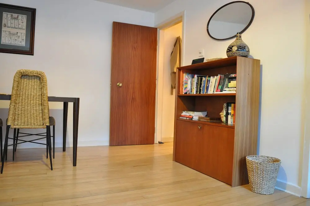 Central 1 Bedroom Apartment With Parking