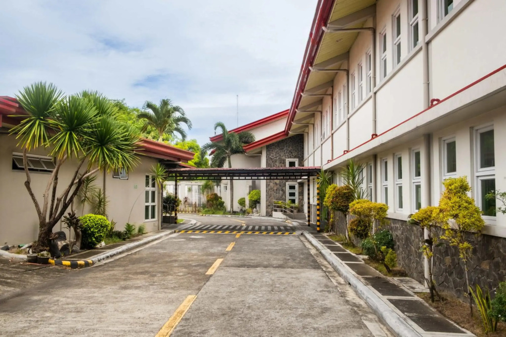 La Piazza Hotel and Convention Center Inc