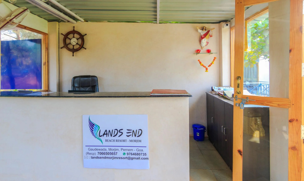 Treebo Lands End Beach Resort - 100m From Morjim Beach