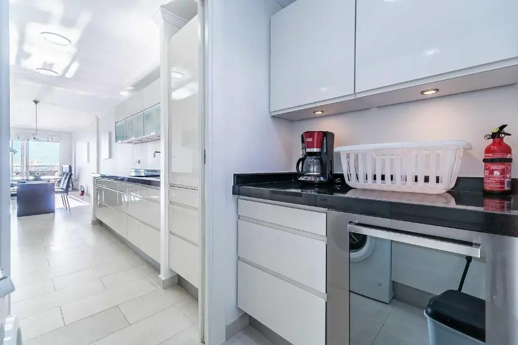 25-Modern Apartment in Paseo Maritimo, Fuengirola!