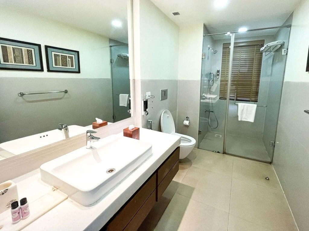 Acron Waterfront Resort