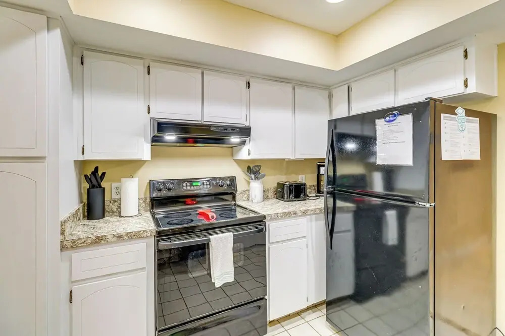 1 Mi to Dtwn Stuart: Bright Home w/ Pool & Spa!