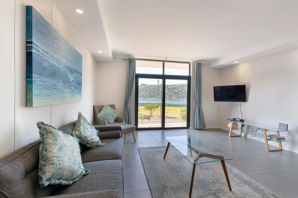 uSHAKA WATERFRONT - SPACIOUS SUBLIME STUNNER