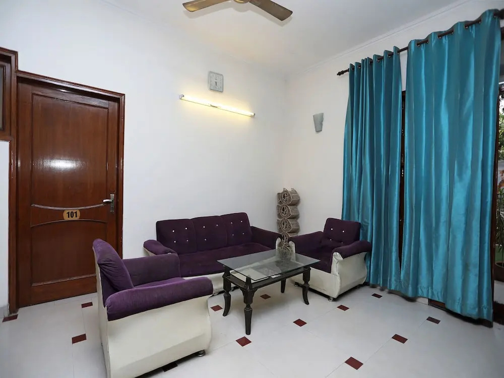OYO 14306 Advantage Homes