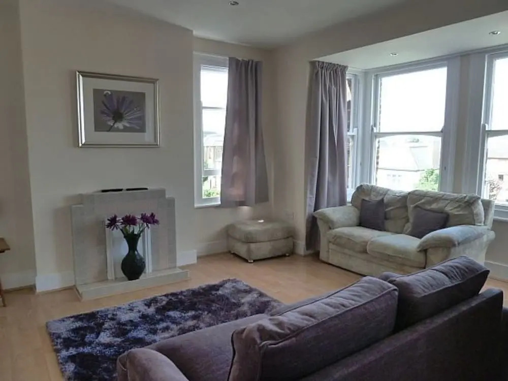 Light, Spacious 2 bed 2 Bath Flat. Sleeps 2-8