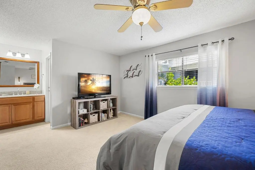 Seashell 19, 2 Bedrooms, Pool Access, WiFi, Sleeps 6, Walk to Beach