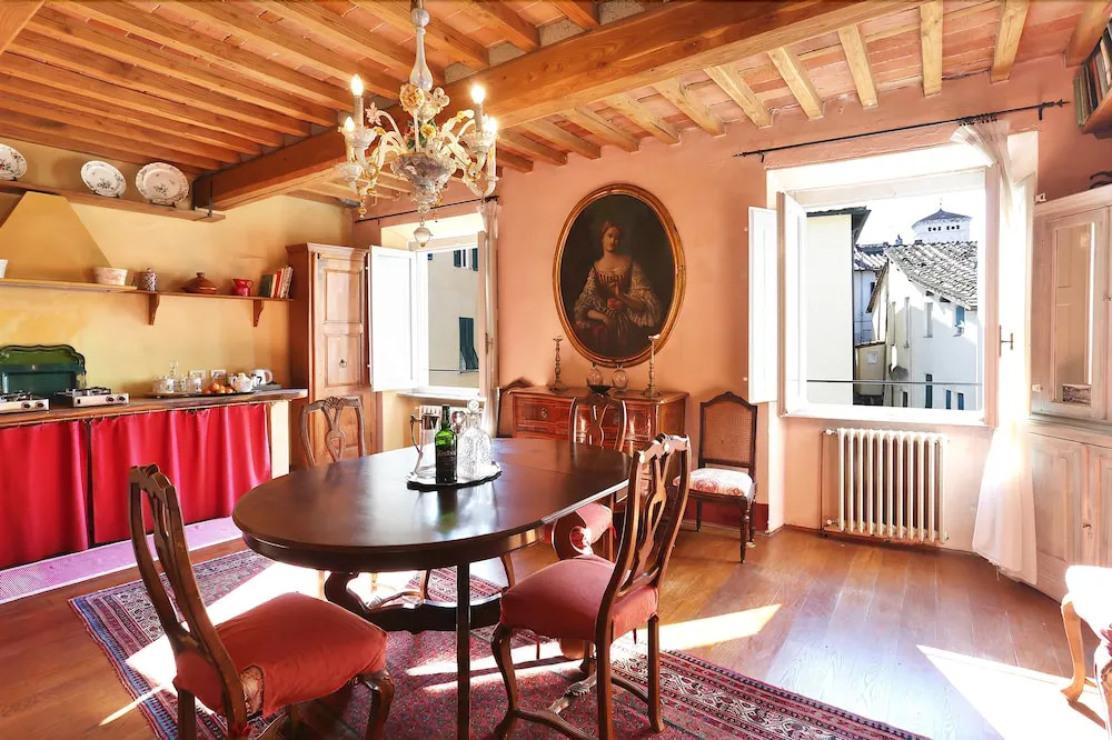 Delfina by Vacation in Lucca