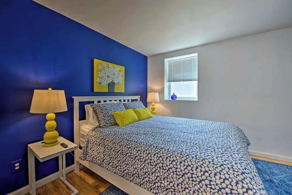 Central & Contemporary NJ Condo: Steps to Shore!