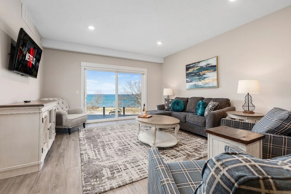 539 Bay St. Lake View Condo Unit 301W