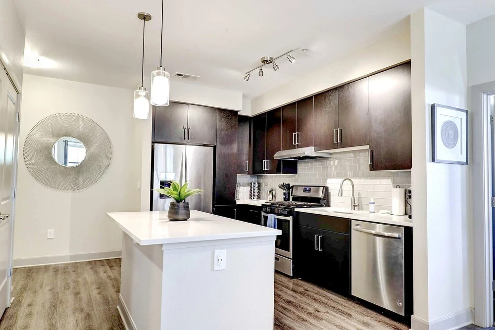 Rooftop Pool with Views-King Beds-Parking 1123