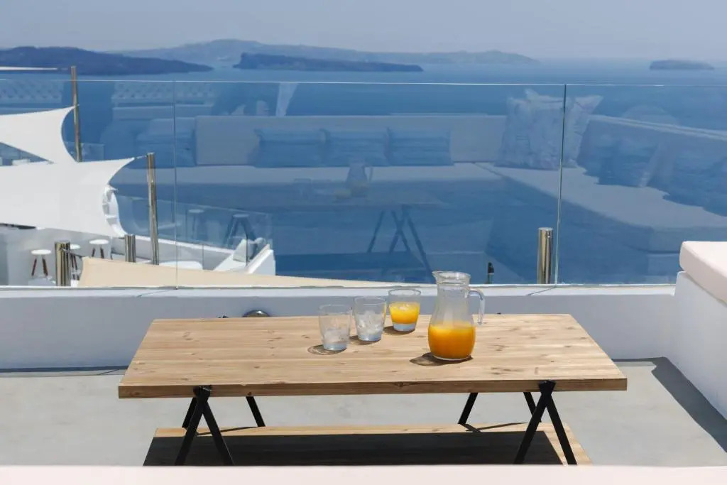 Enalion White Suites Oia