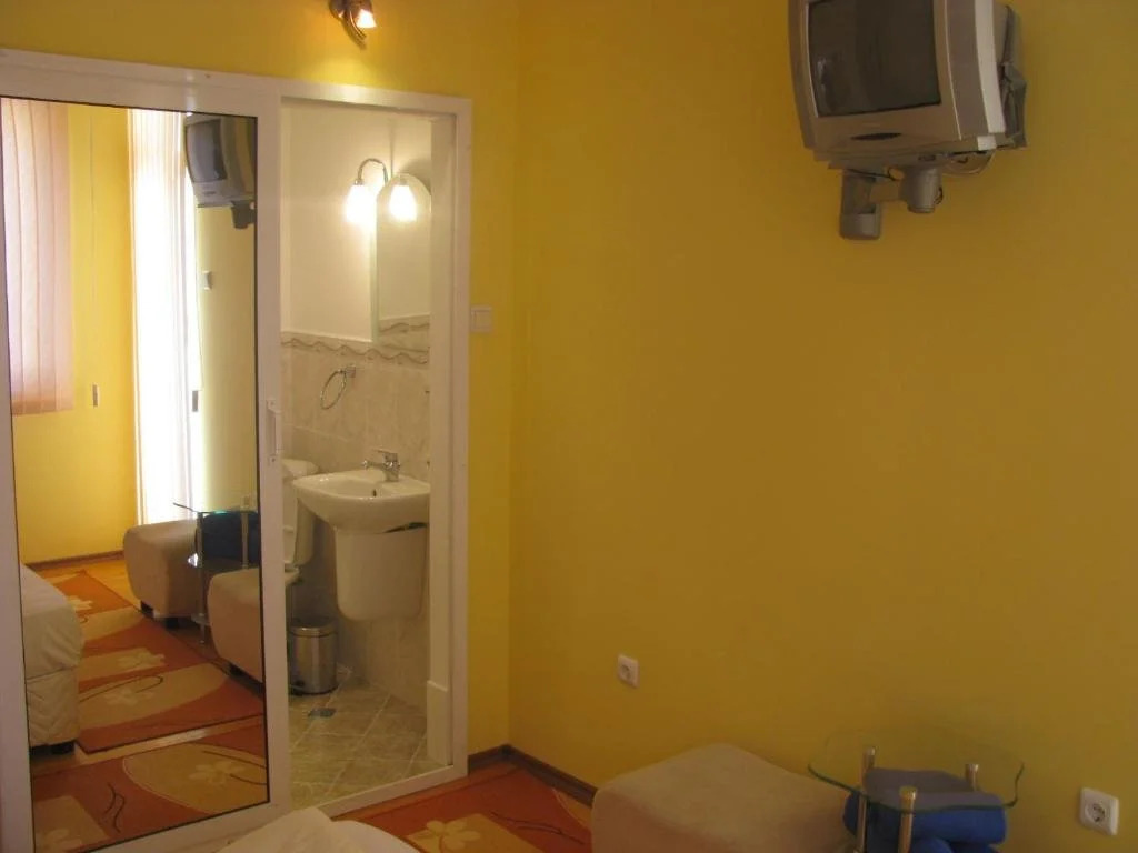 Mira Guest House