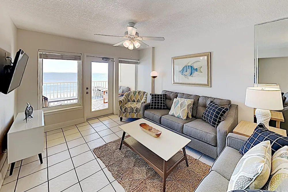 Walk Everywhere! Charming Gulf-view W/ Pool 2 Bedroom Condo