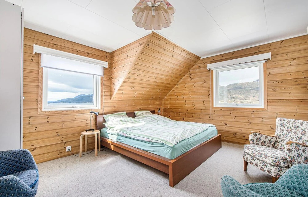 4 Bedroom Amazing Home In Strandebarm