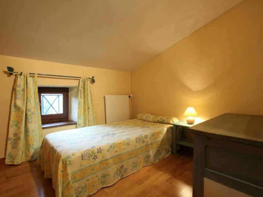 Maison de caractère avec terrasse à 300m de lAllier, idéale pour pêche, détente et activités familiales - FR-1-582-208
