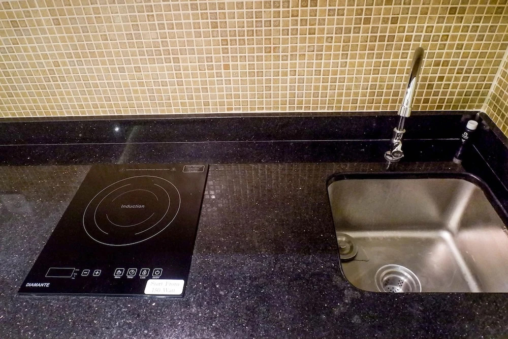 Best Studio Benson Apartment Connected to Pakuwon Mall next to Anderson