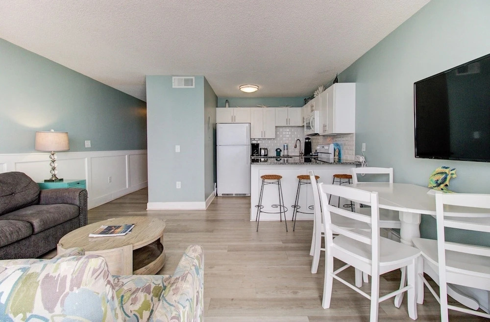 1104 Starfish Room by Atlantic Towers