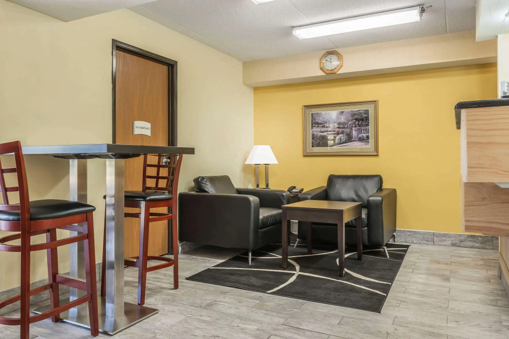 Super 8 Pittsburgh Harmarville