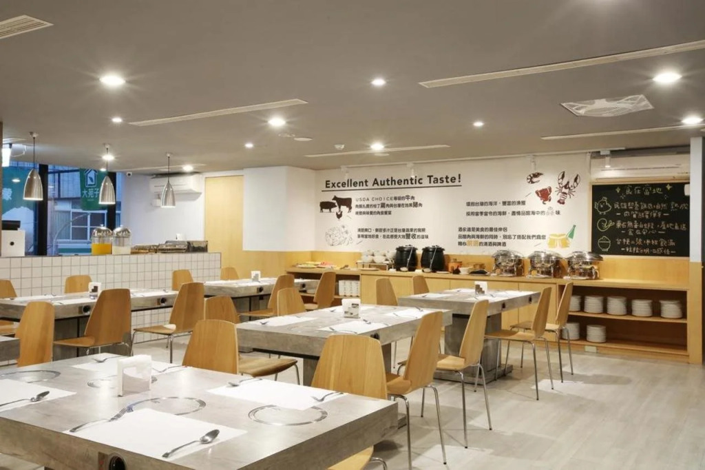 CHECK inn SELECT Chiayi RenAi