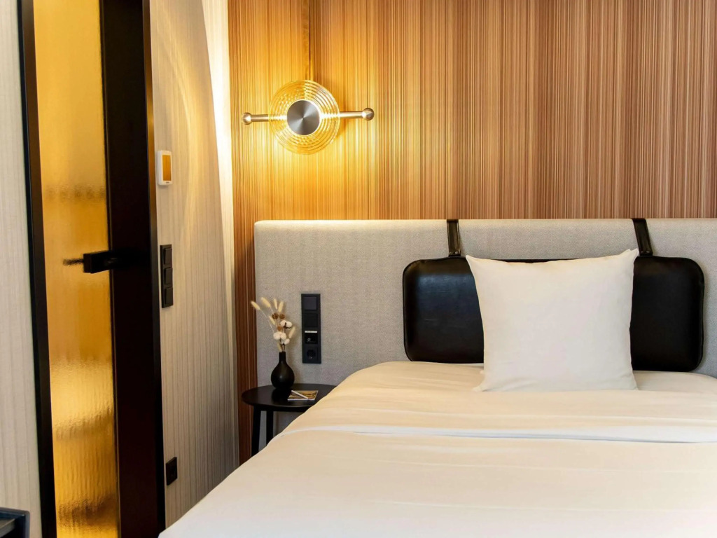 MUZE Hotel Dusseldorf - Handwritten Collection