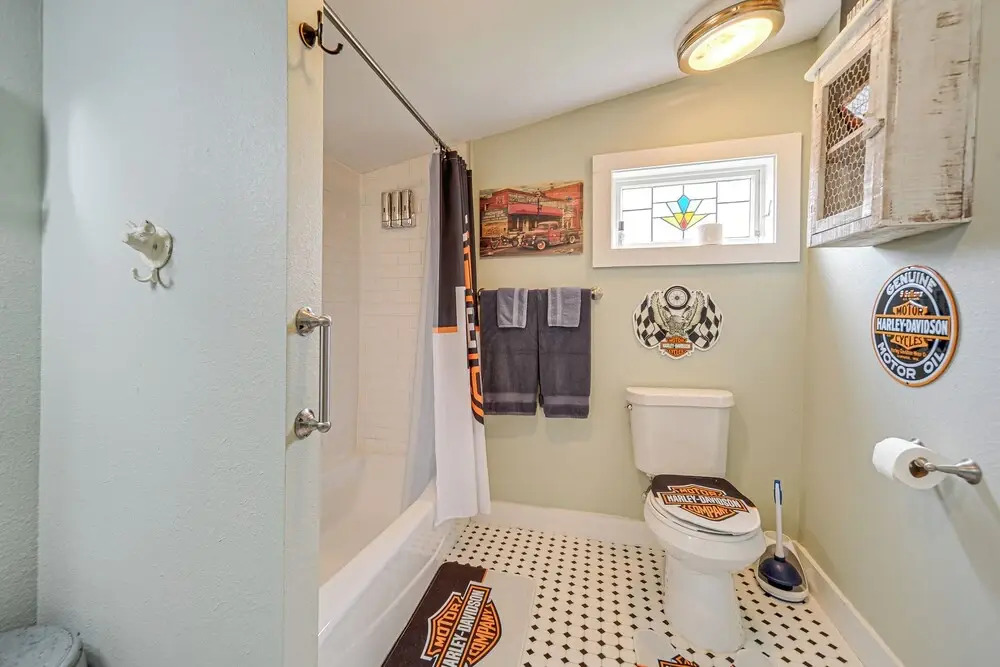 Retro Retreat in Llano w/ Screened Porch!