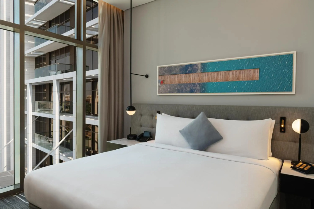 Th8 Palm Dubai Beach Resort, Vignette Collection by IHG