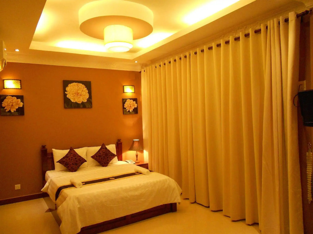 Pillar Hotel