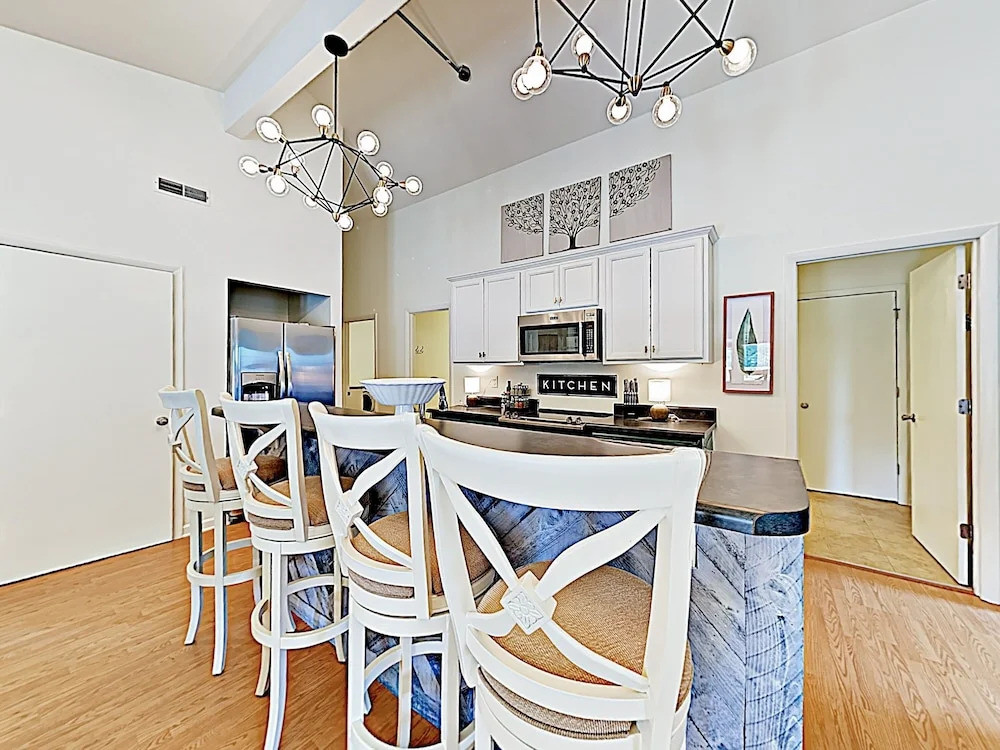 New Listing! Updated Apartment W/ Large Deck 3 Bedroom Apts