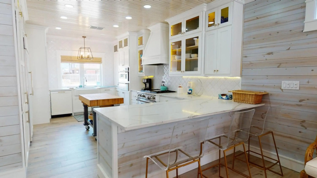 SE831 Huge and Upscale Home with Heated Private Pool in the Heart of Port A
