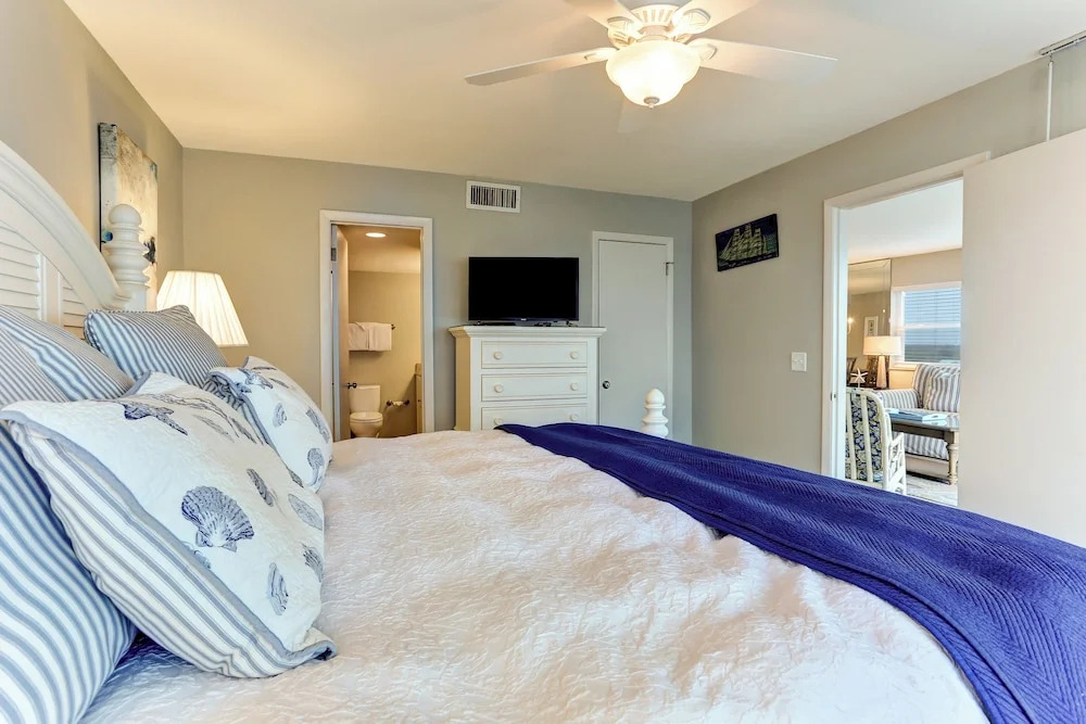 7th Floor, Corner Property on the top Floor With Easy Beach Access Exclusive Fishing Pier