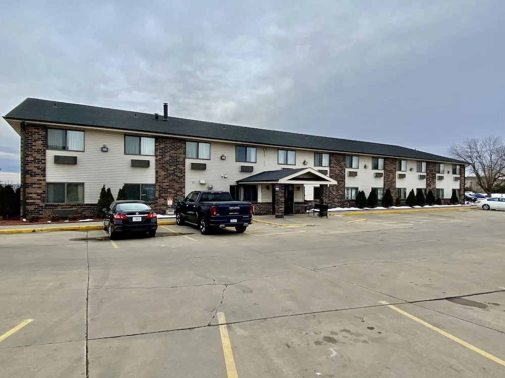 Economy Inn And Suites Cedar Rapids