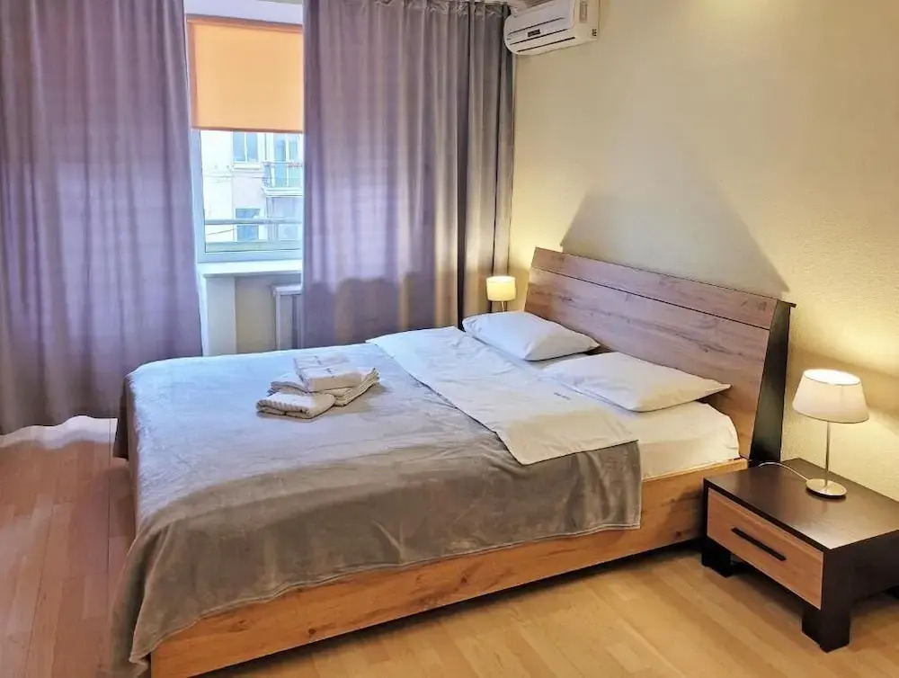 Апартаменты Home-Hotel, ул. Малая Житомирская, 10-1