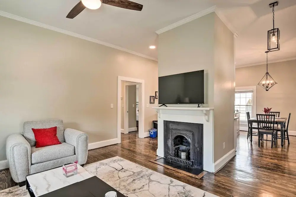 Ideally Located 'penne Place' w/ Deck & Grill