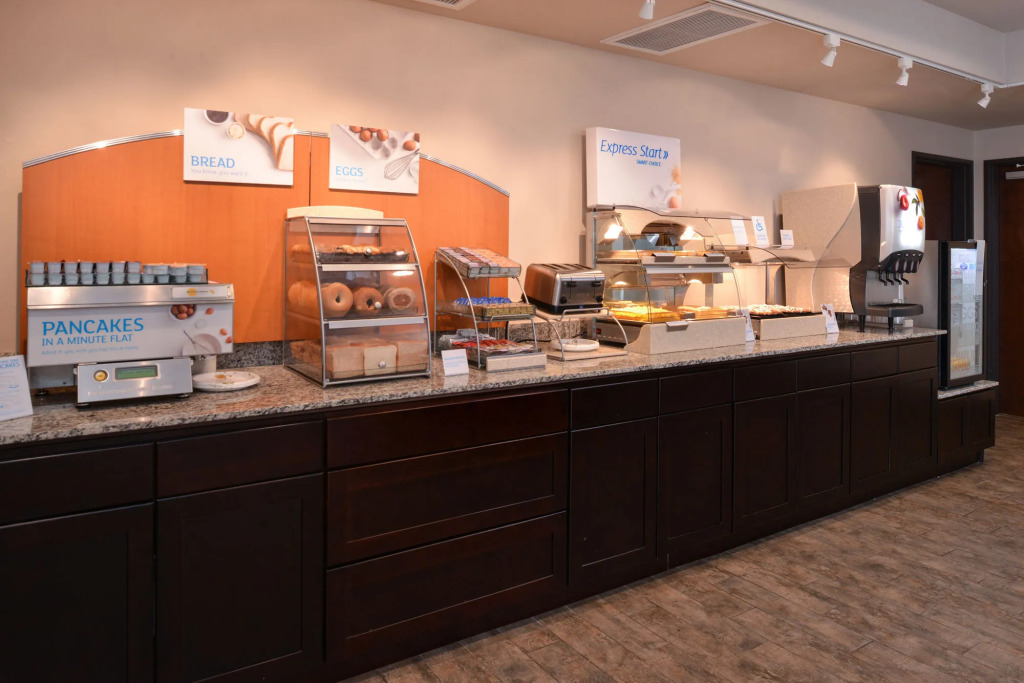 Holiday Inn Express & Suites Williams by IHG