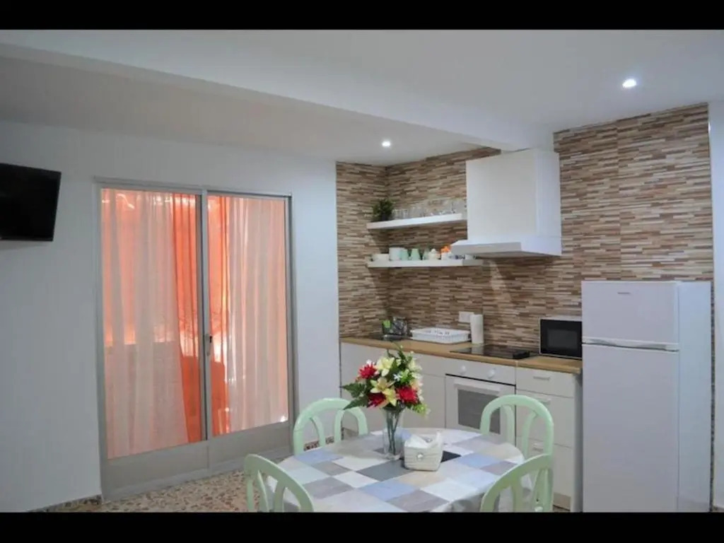 Beautiful 1 Bedroom Apartment With Gallery and Air Conditioning Cb6yr