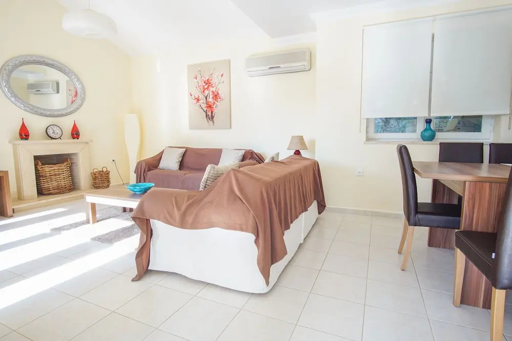Larmos Villa