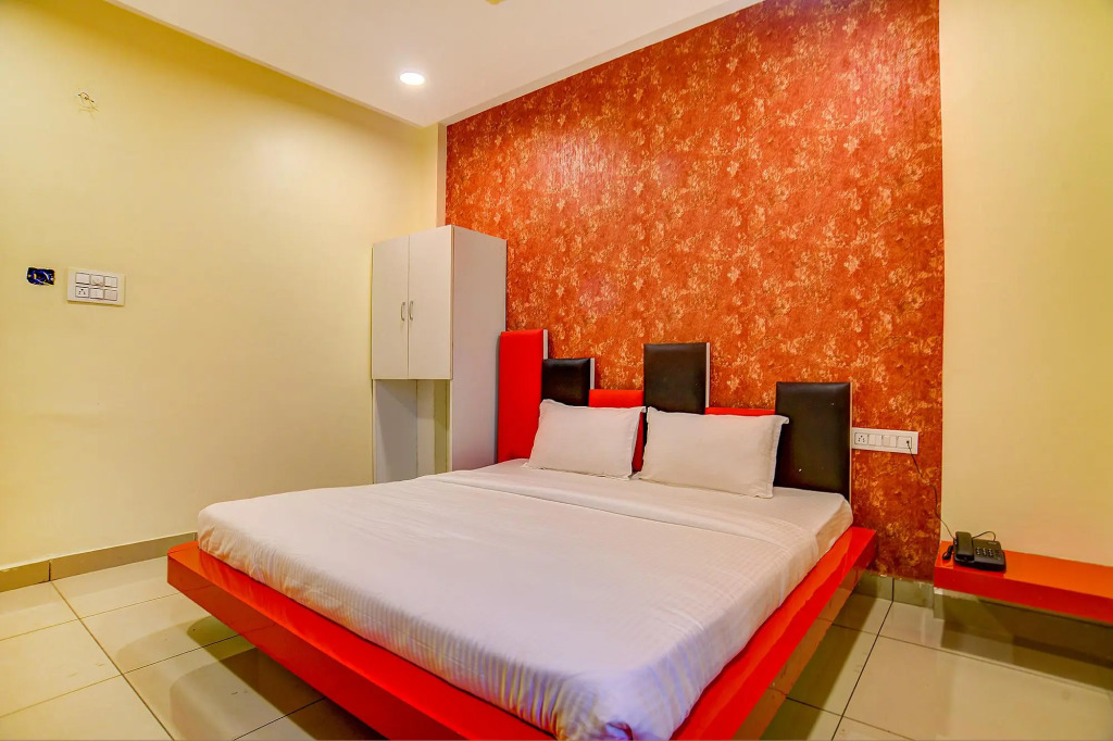 FabHotel Rajat Crown