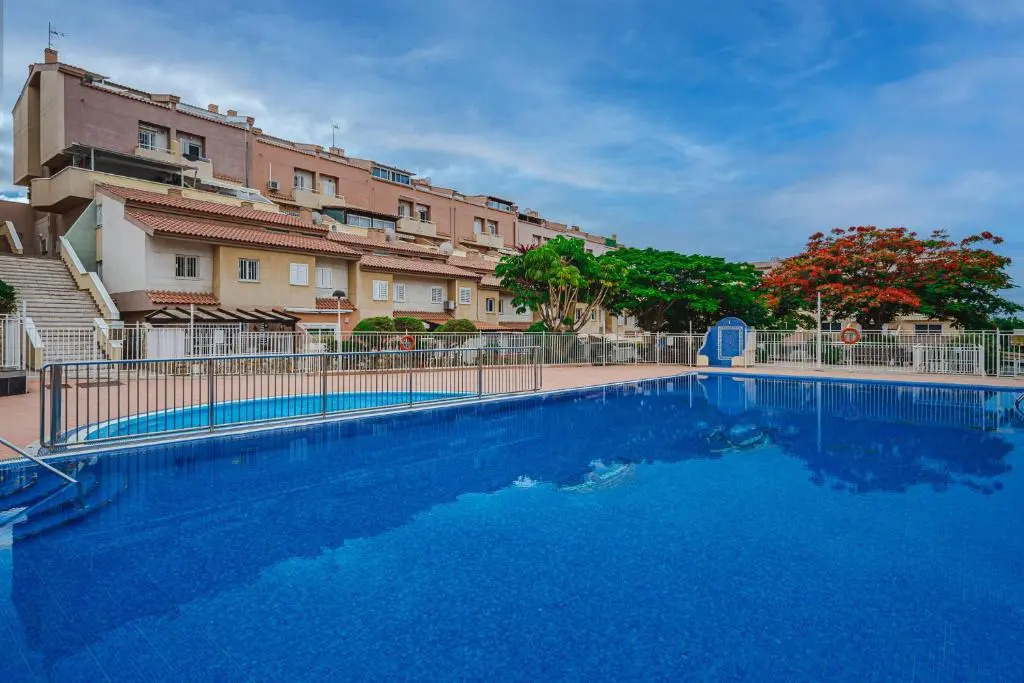 RED Large family apartment, three floors, 10 guests
