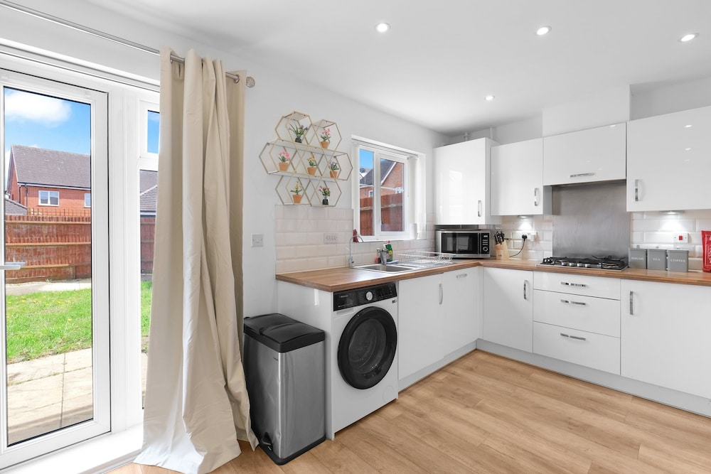 Stylish 3 Bedroom Home with Garden