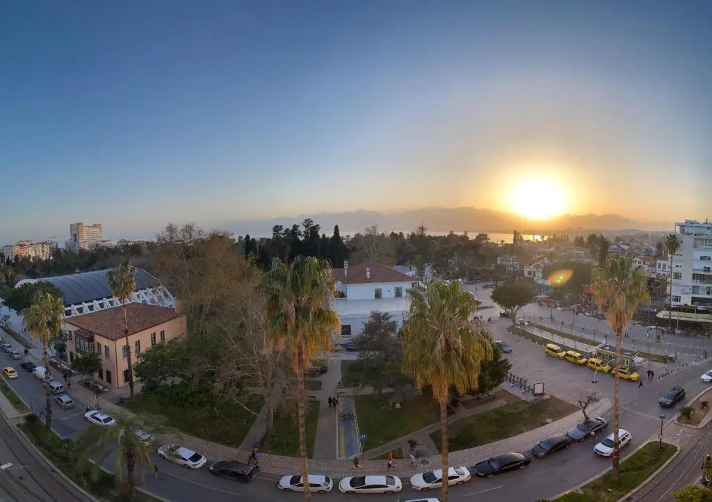 Antalya Sunsets, Seaview, Next to Old Town, 3 BR, Elevator