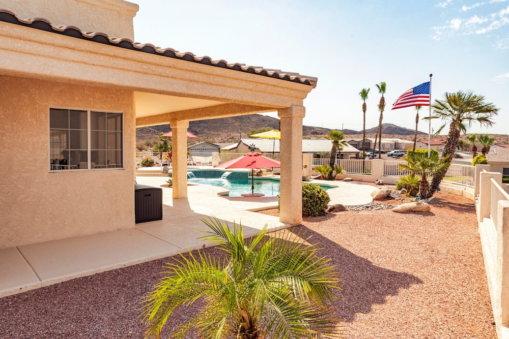 Tropic Paradise 3 bed + 3 Bath Pool Home
