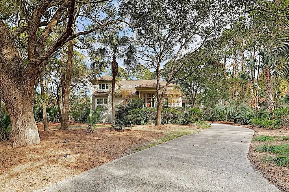 Serene Estate by the Marsh - Bike To Beach! Home