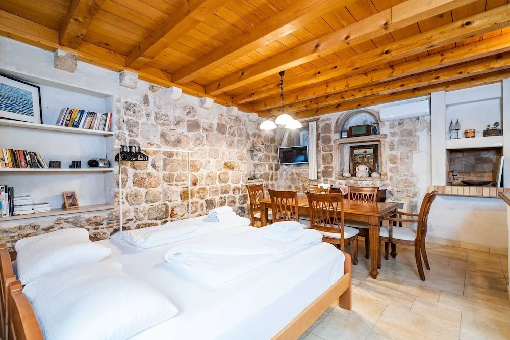 Studio Apartment Pupa