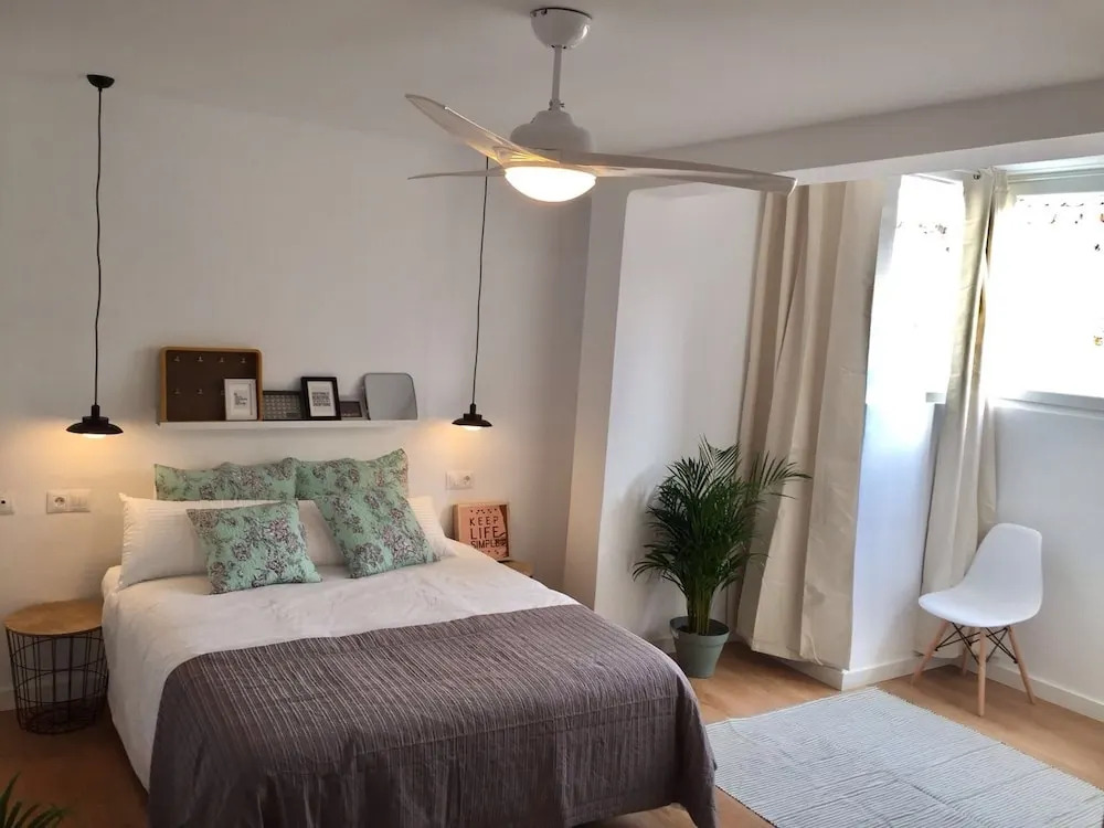 AHRO Suites Plaza María Guerrero 4