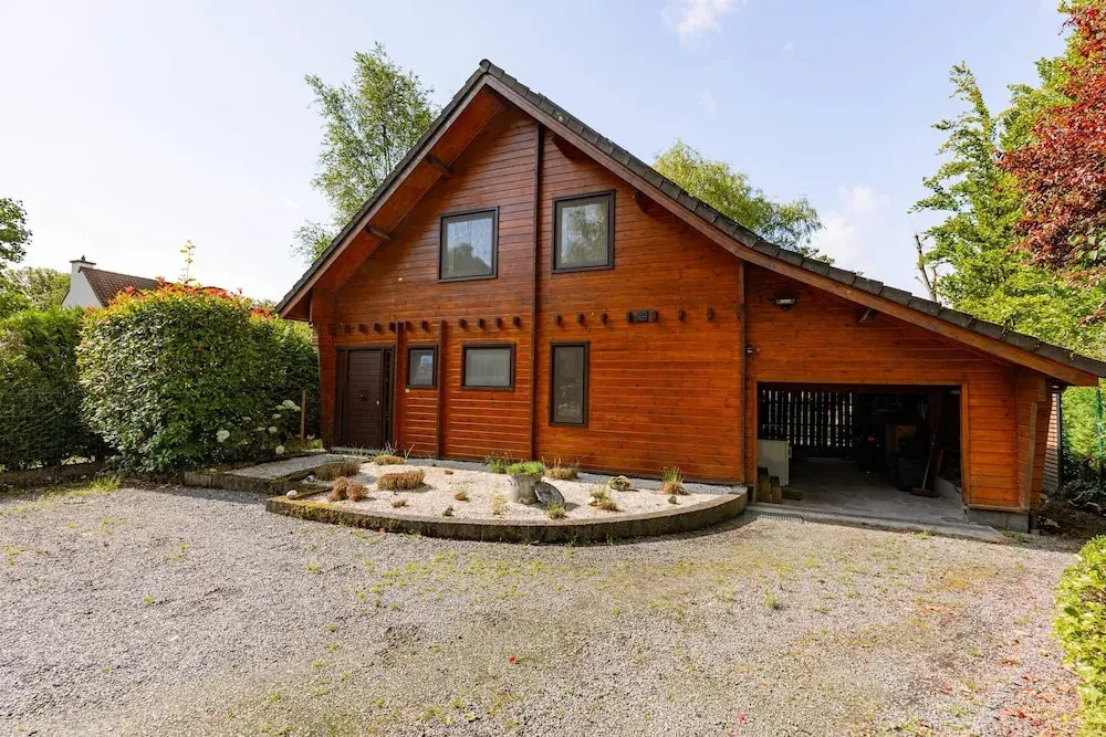 Huswell - Tranquil Retreat Cozy Chalet in the Heart of Urse